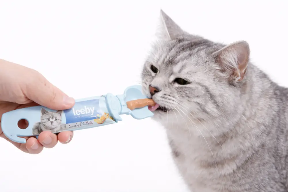 Vente Directe Leeby – Cuill&egrave;re Distributrice pour Friandises Cr&eacute;meuse pour Chats – Bleu