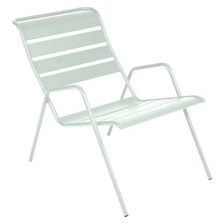 Remise Fauteuil bas coloris menthe glacial en acier Fermob Monceau