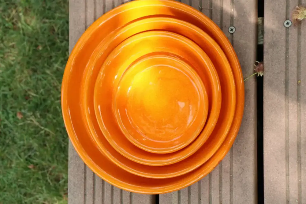 Soucoupe en terre cuite émaillée orange Savane Les Poteries d’Albi – Ø 41 cm Petit Prix