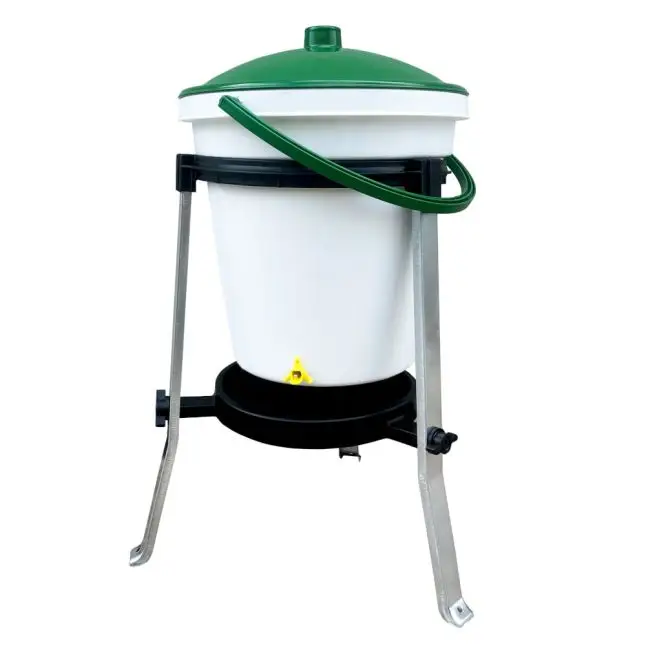 Abreuvoir poule sur pieds seau 17L Rivus – River Systems Acheter En Ligne